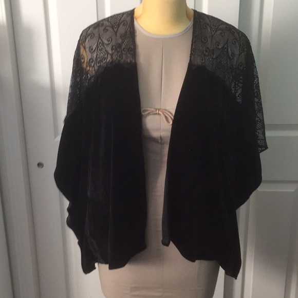 Black Faux Lace and Velvet Cardigan - Picture 6 of 8